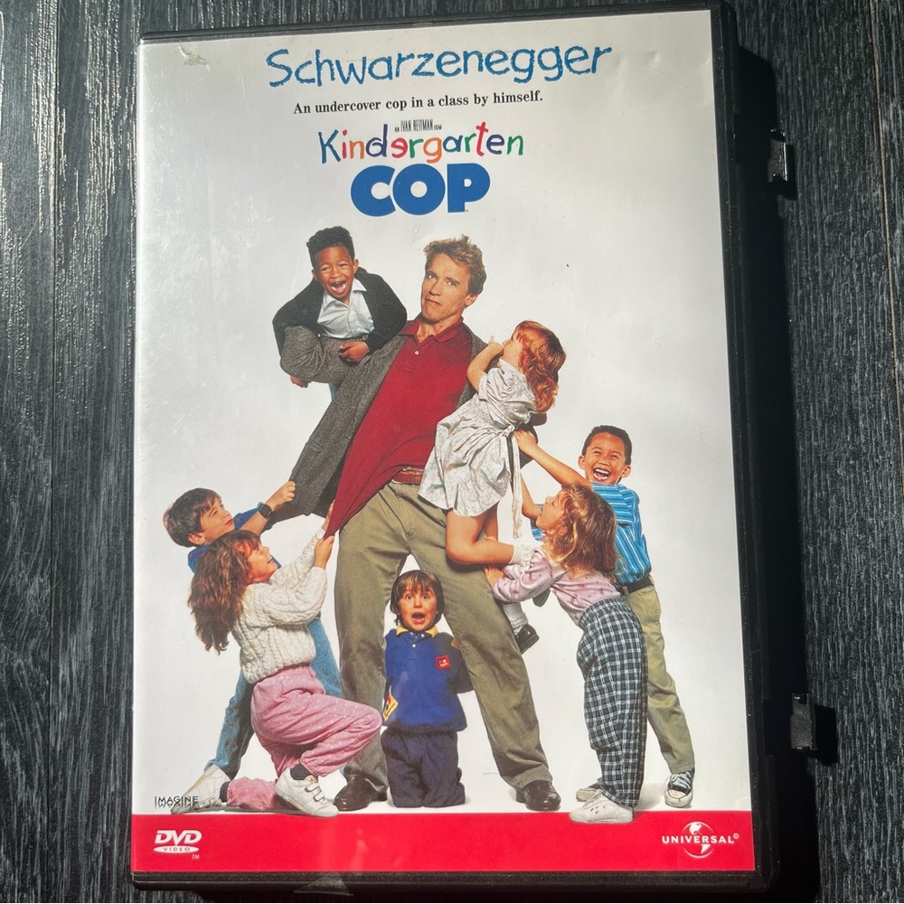 Kindergarten cop DVD  ~(=^‥^)ﾉ●